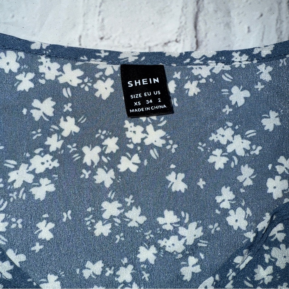 SHEIN Blue and white floral mini dress - Picture 2 of 4